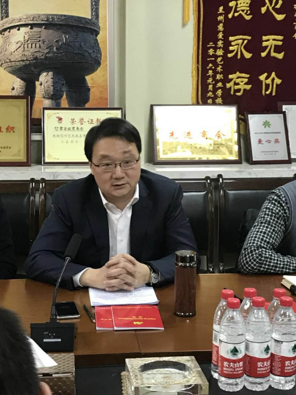 中共甘肃省投资商会委员会召开组织生活会和开展民主评议党员会议