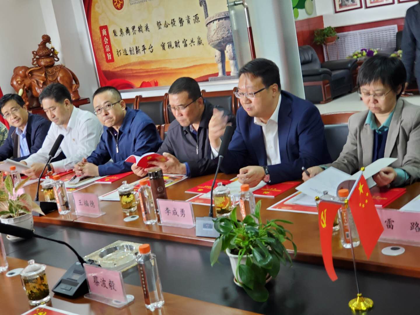 民政部社会组织服务中心党委书记刘忠祥一行莅临甘肃省投资商会调