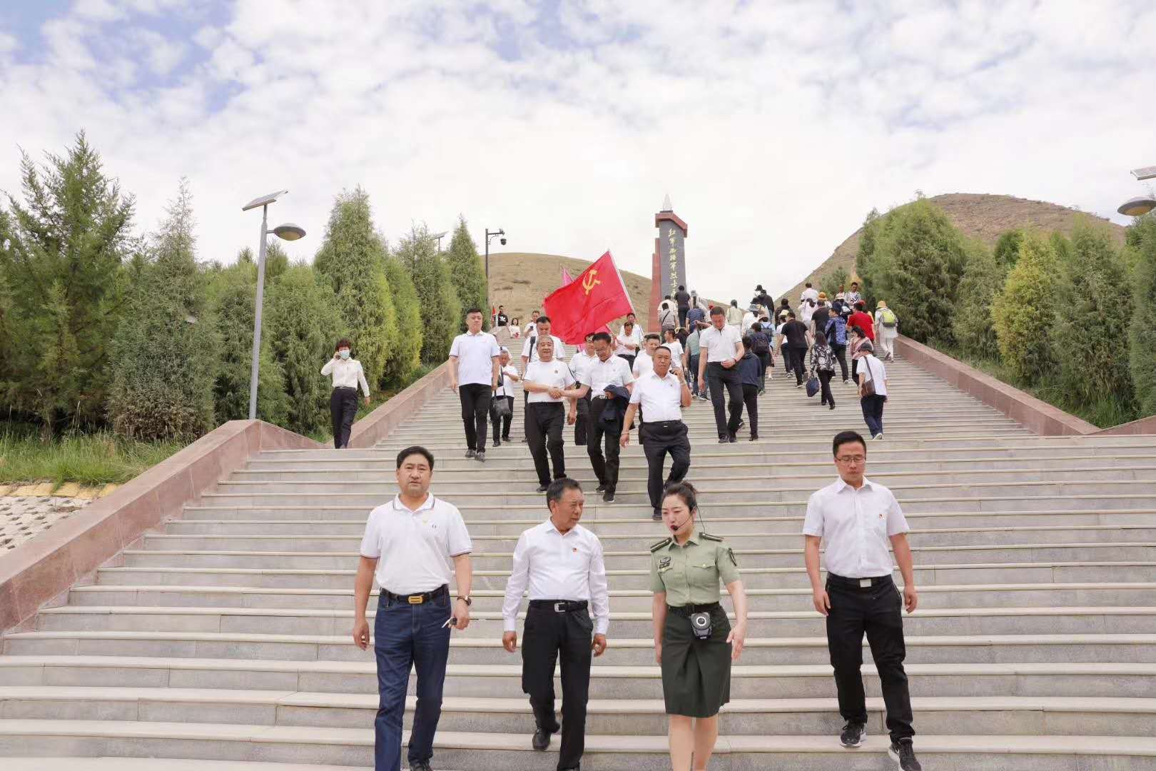 中共甘肃省投资商会委员会赴古浪县开展“追忆红色足迹、学习时代